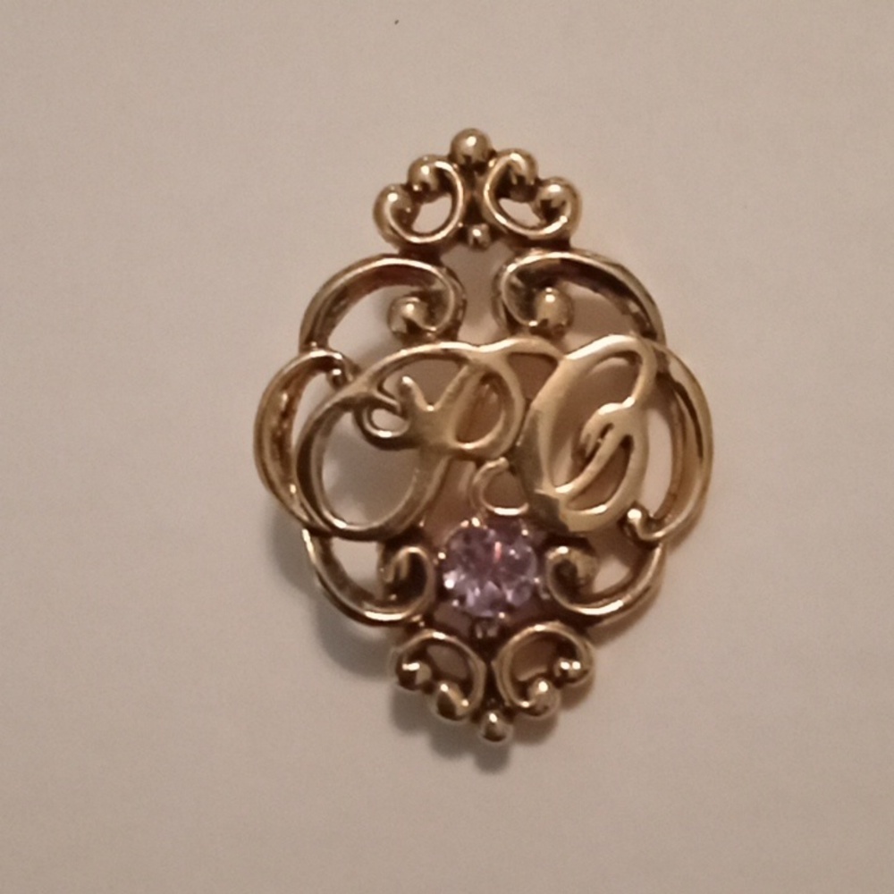 #1122. Vintage Avon Presidents Club Gold Toned & Pink Rhinestone Brooch